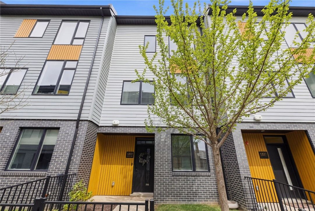 Property Photo:  5529 Berlin Way  PA 15201 