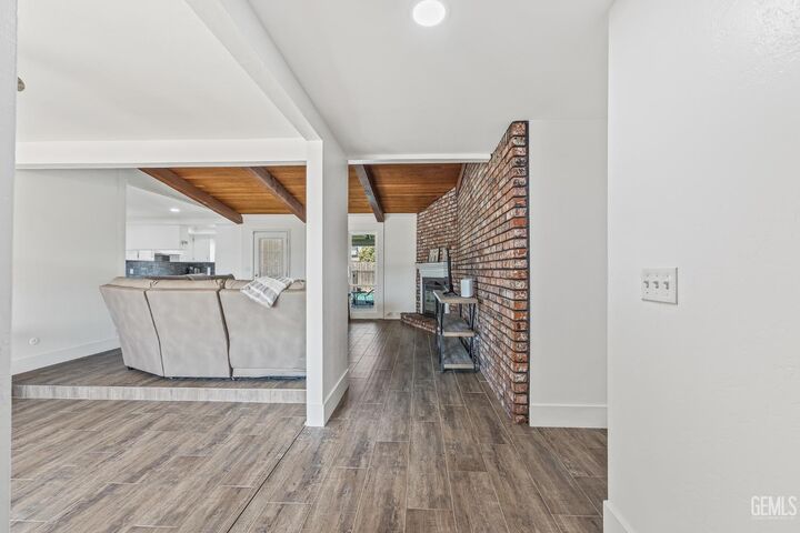 Property Photo:  3230 W Pryor  CA 93277 