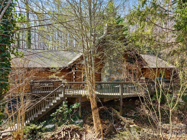 Property Photo:  6 Ravenwood Lane  NC 28742 