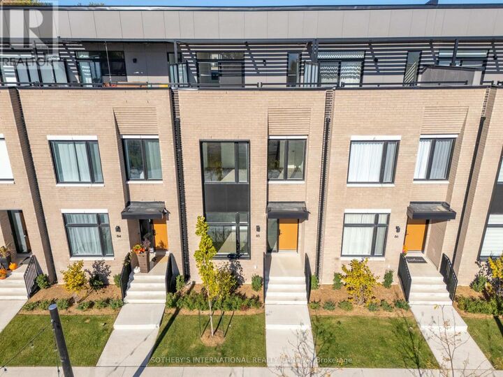 Property Photo:  60 Lou Parsons Way Drive Th 85  ON L5H 0B2 