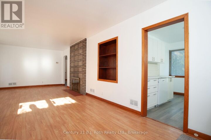 Photo de la propriété:  639 Yonge Street Main  ON L4R 2E1 