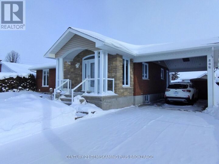 Photo de la propriété:  235 Mc Kelvie Street  ON P0J 1P0 