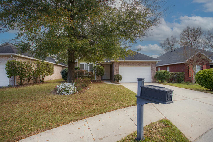 Property Photo: 111 Arrowhead Way FL 32578