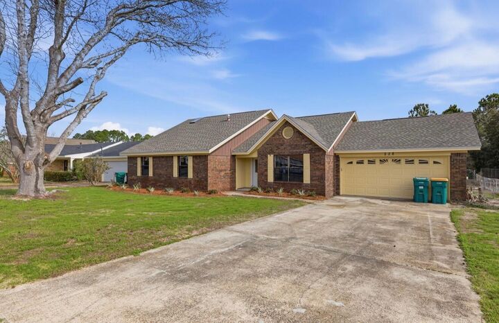 Property Photo: 228 Lakeside Lane FL 32569