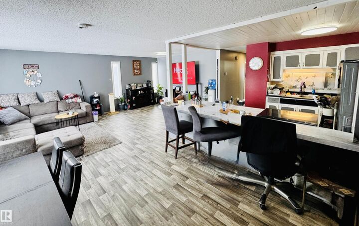 Photo de la propriété:  5429 51 Avenue  AB T0A 3A1 