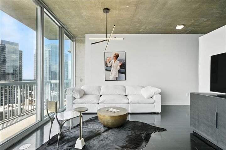 Property Photo:  3324 Peachtree Road 1712  GA 30326 