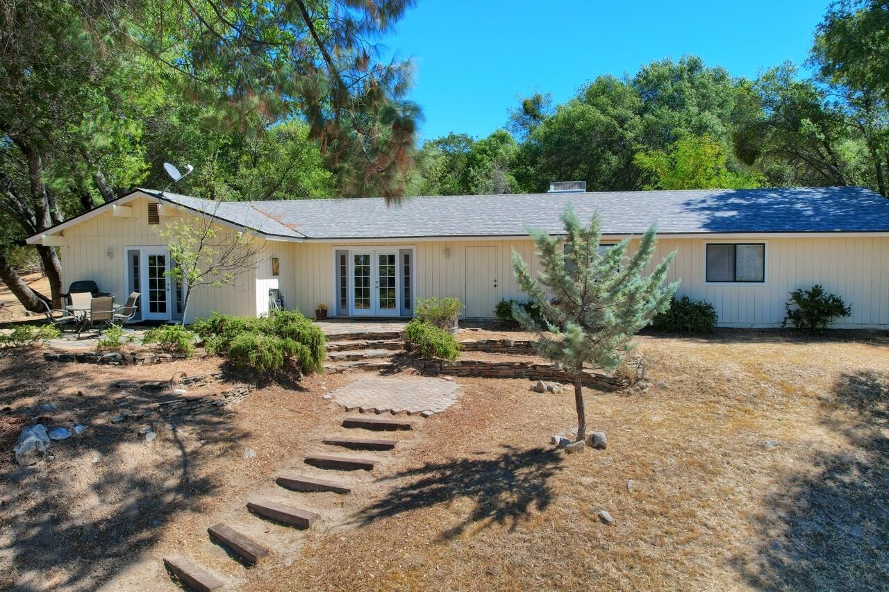 Property Photo: 39406 John West Road CA 93644