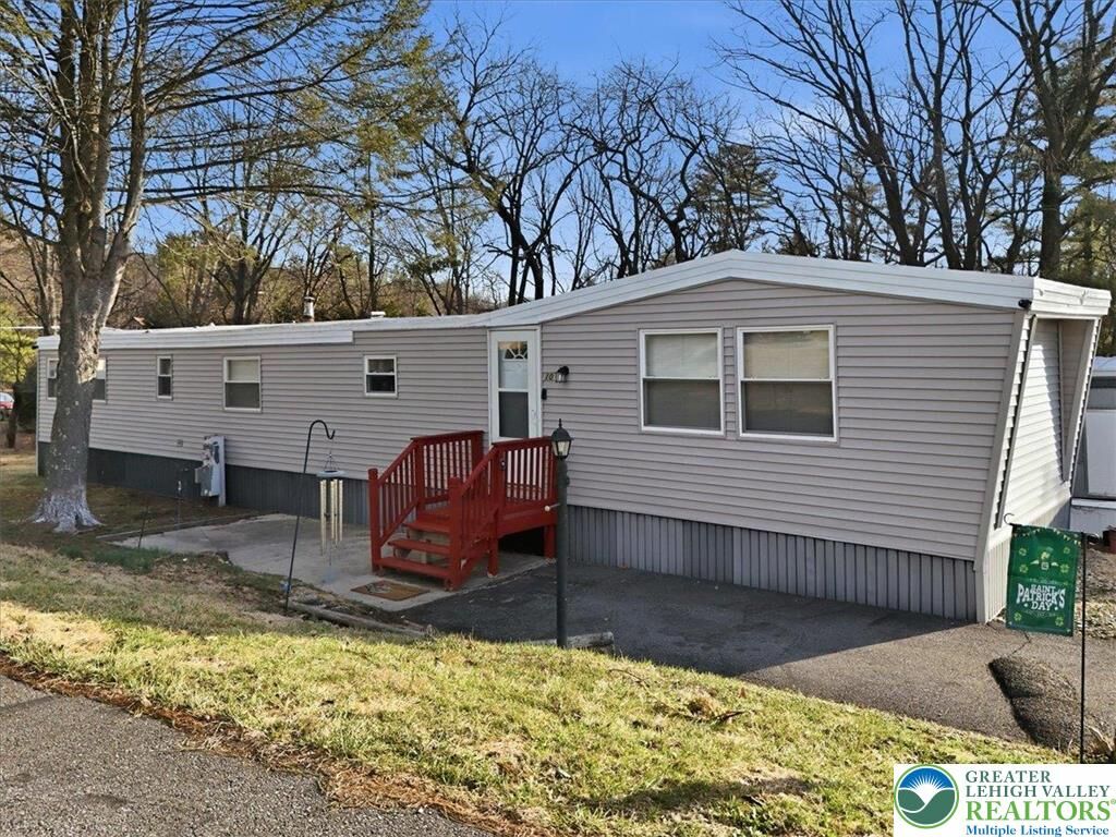 Property Photo:  10 E Zimmer Drive  PA 18088 