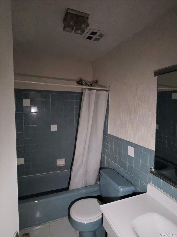 Property Photo:  285 Sneden Place 285  NY 10977 