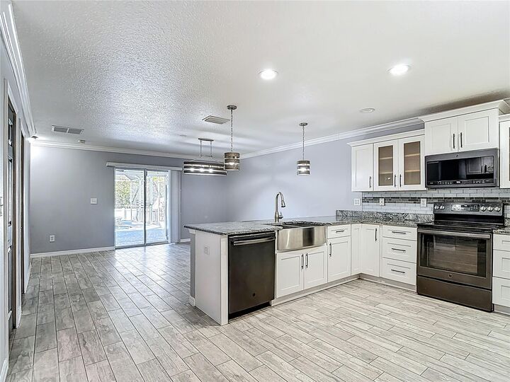 Property Photo: 14034 Noble Park Drive FL 33556