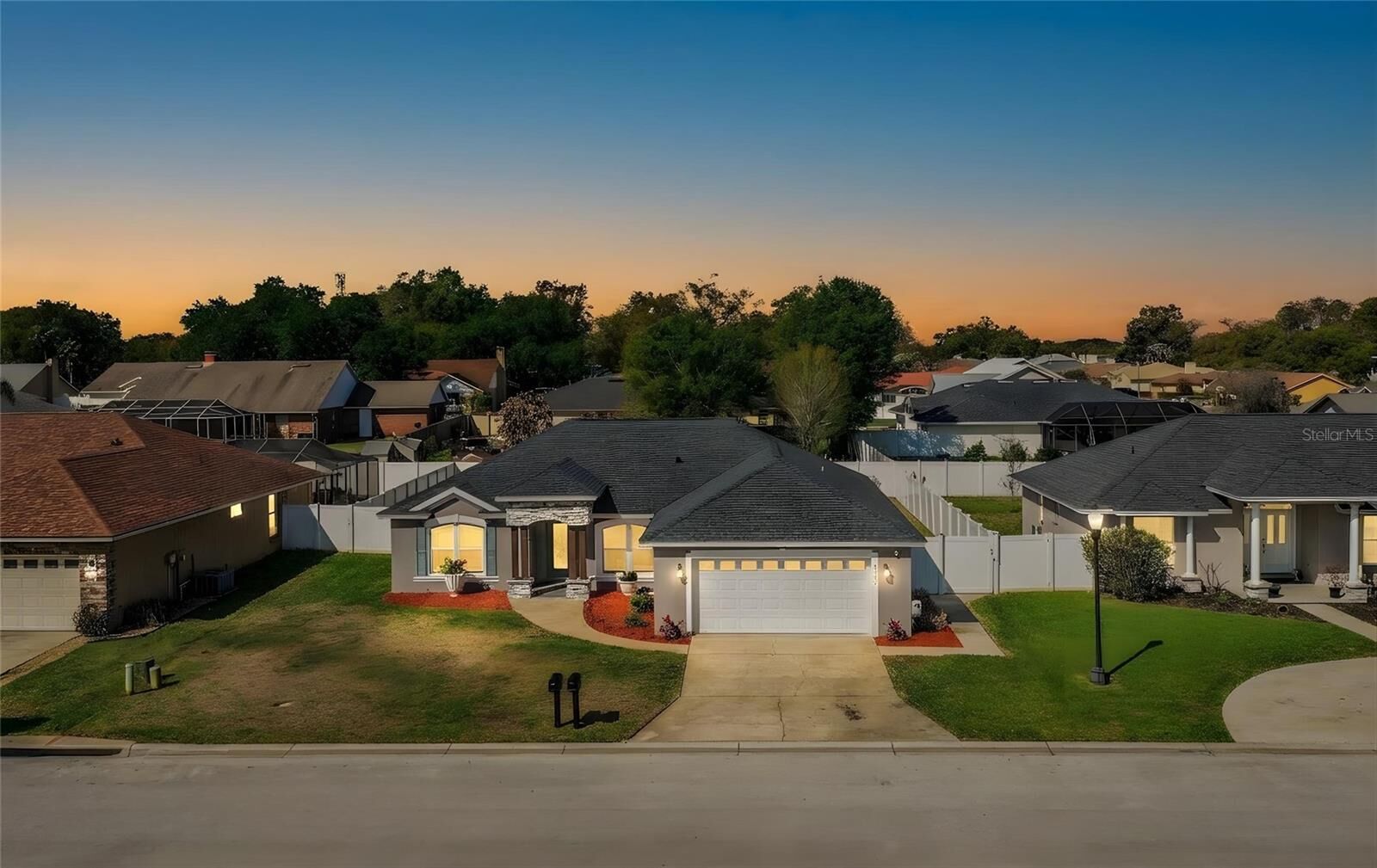 Property Photo: 7144 Remington Oaks Loop FL 33810