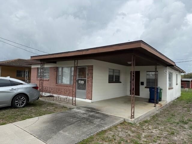 Property Photo:  3203 W Ivy Street  FL 33607 