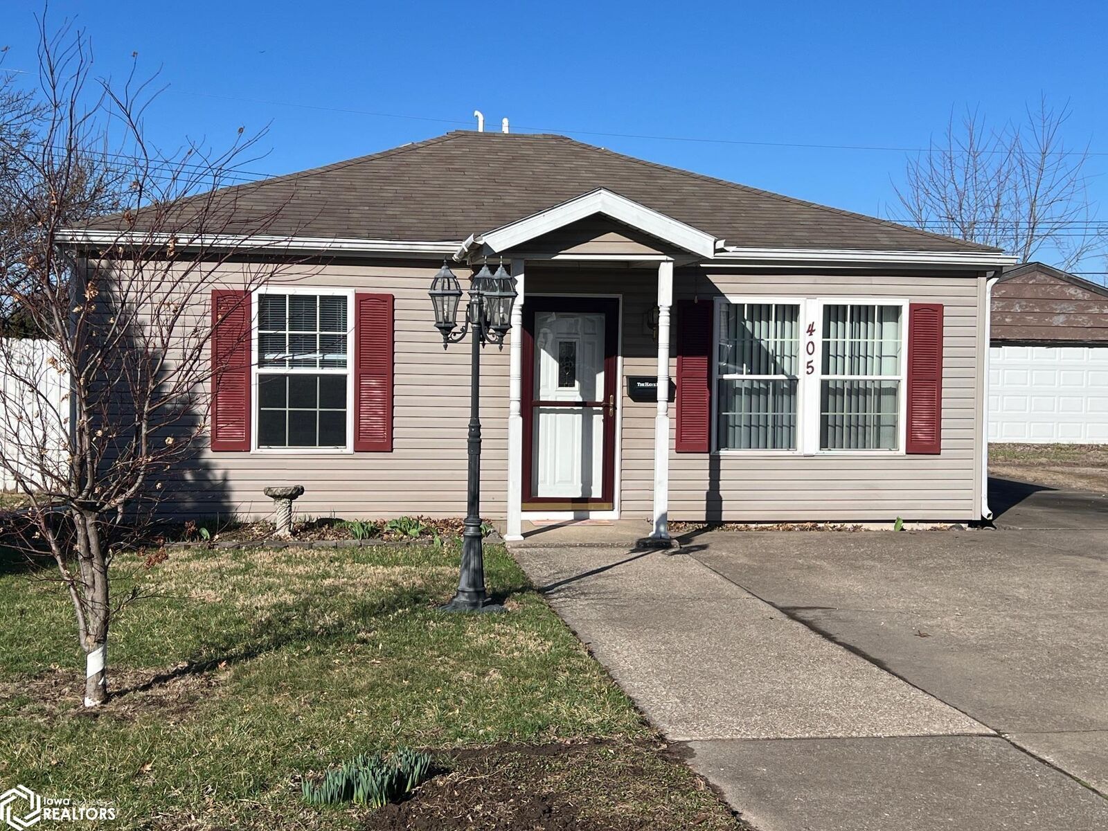 Property Photo:  405 Cottage Grove  IA 52655 