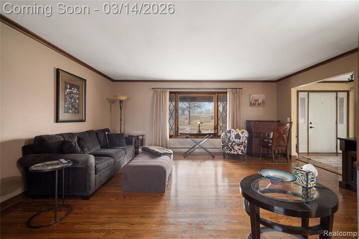 Property Photo: 14176 Hubbard Street MI 48154 4160