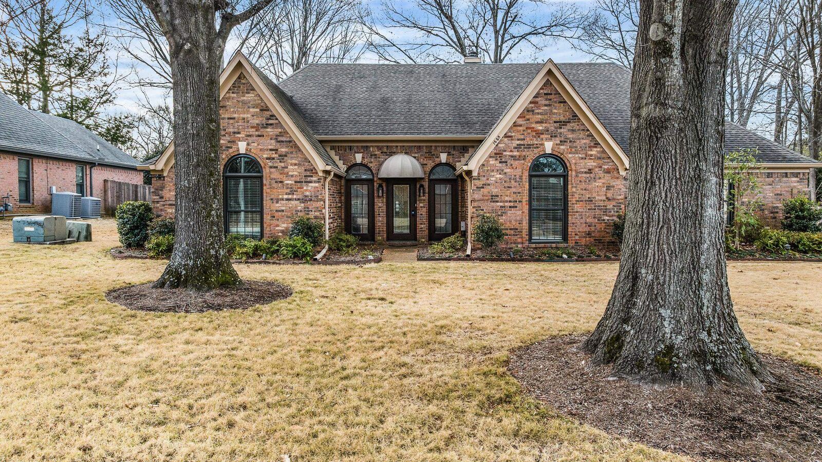 Property Photo: 1665 Neshoba Trace Cv TN 38138