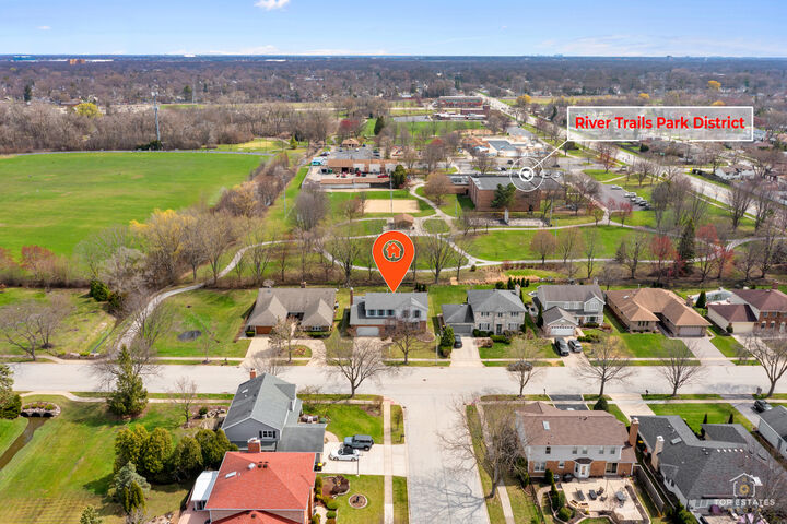 Property Photo:  225 Fairway Drive  IL 60070 