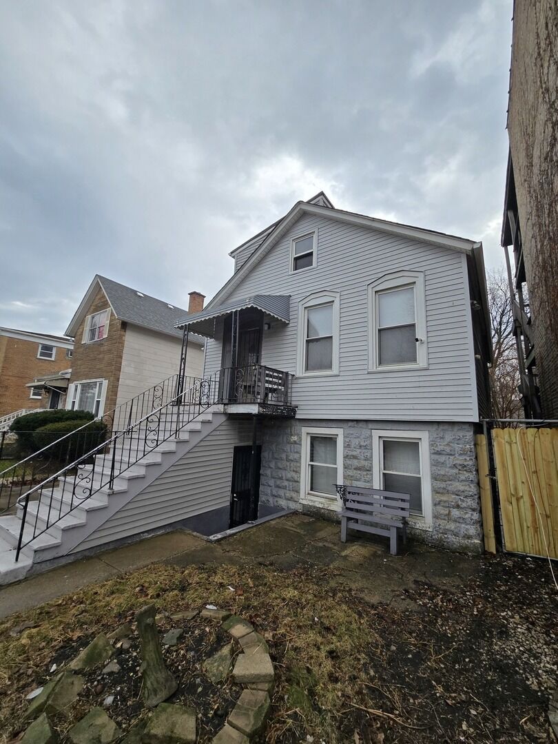 Property Photo: 5747 W Superior Street IL 60644