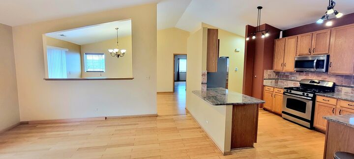 Property Photo: 345 Thornwood Way D IL 60177