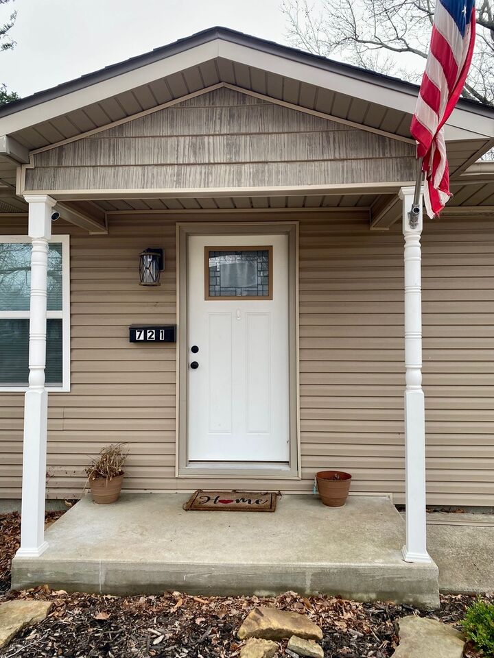 Property Photo:  721 N 17th Street  IL 62848 