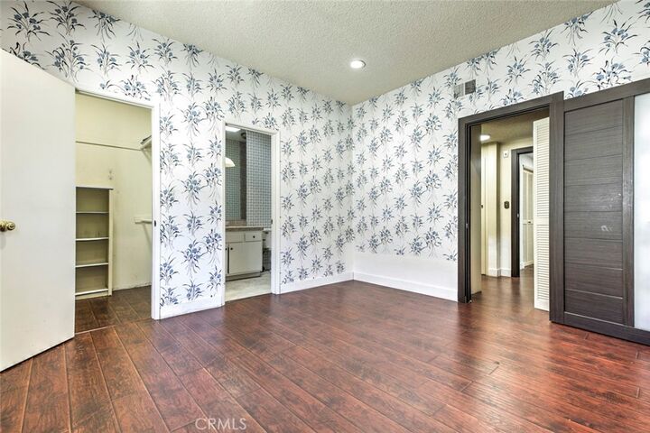 Property Photo:  17522 Sherman Way 202  CA 91406 