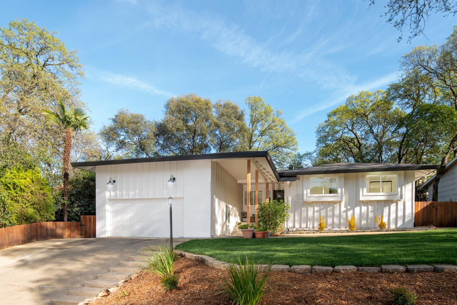 Property Photo:  952 King Henry Way  CA 95762 