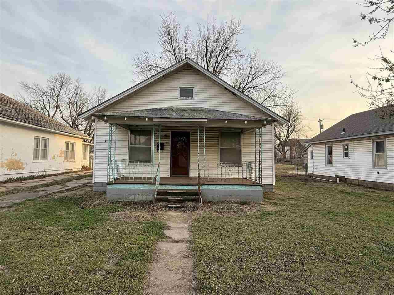 Property Photo:  809 W McKinley  OK 74631 