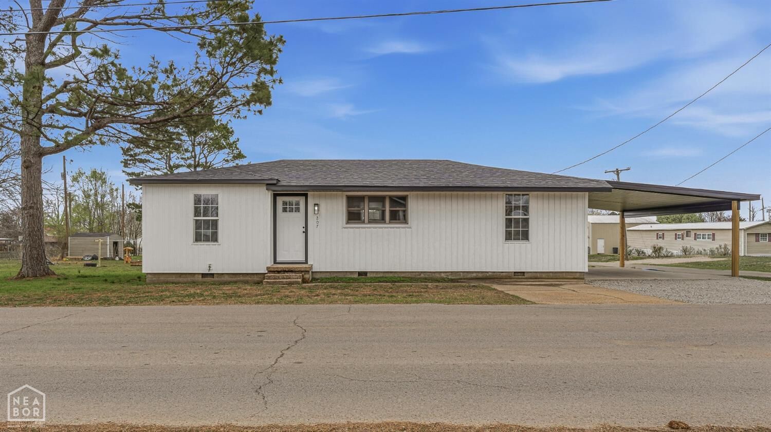 Property Photo:  207 W Franklin Street  AR 72443 