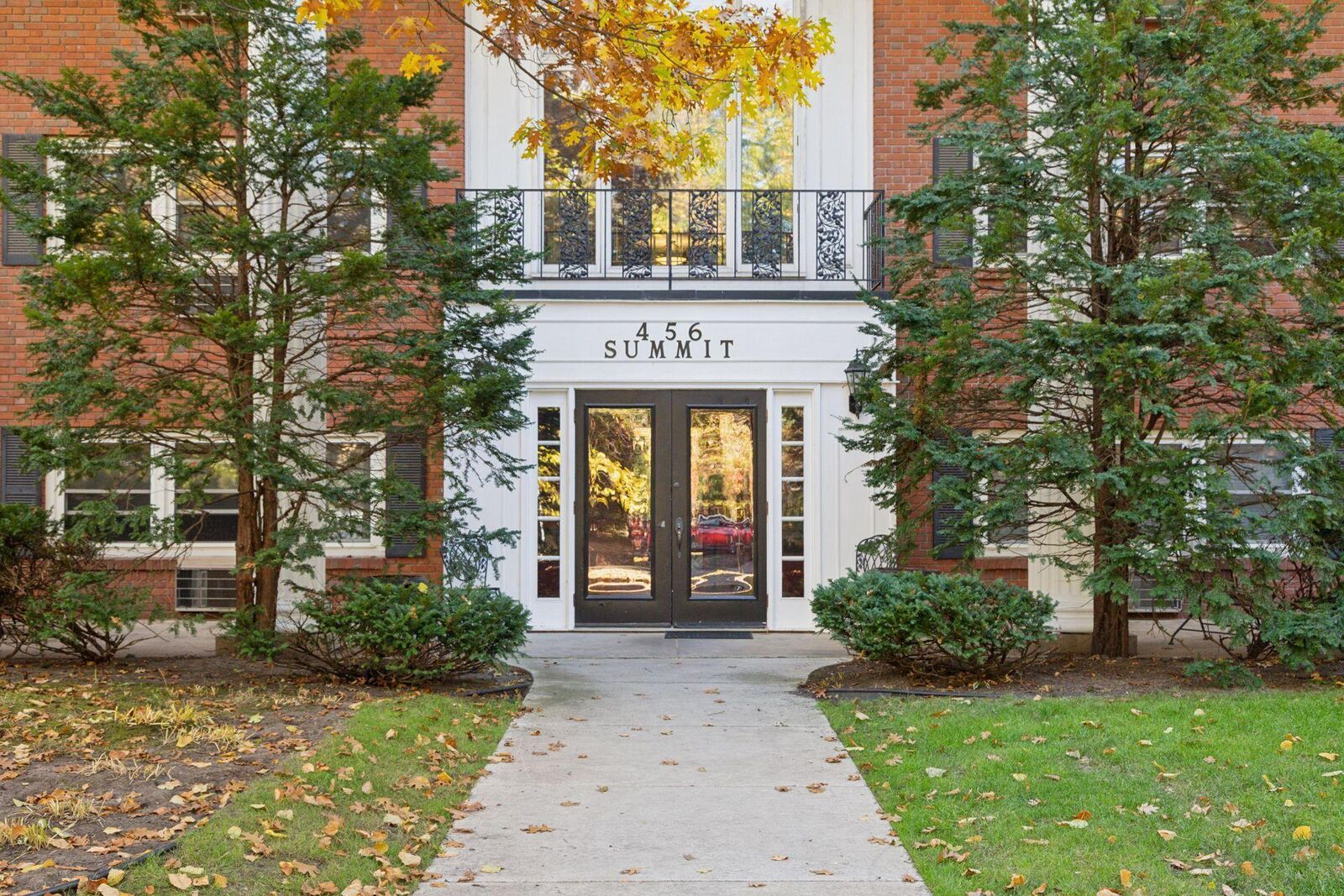 Property Photo:  456 Summit Avenue 203  MN 55102 