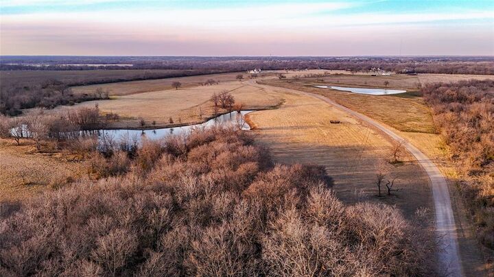 Property Photo: 5165 Hartlee Field Road TX 76208
