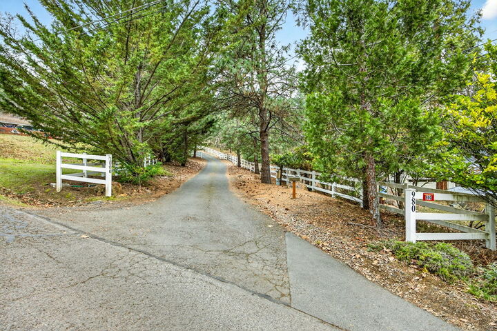 Property Photo:  1000 Hill Street  OR 97530 