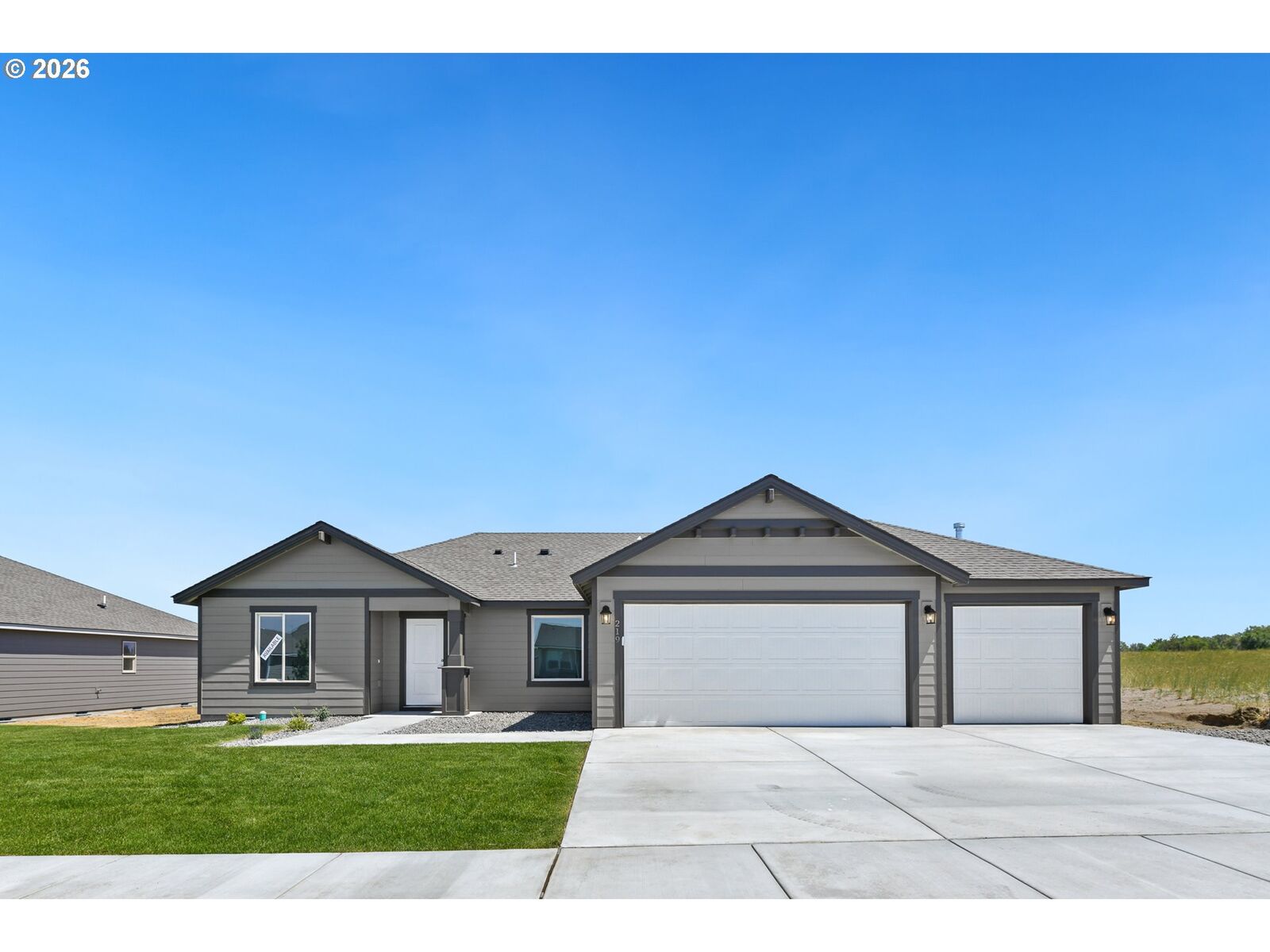 Property Photo:  219 SW Sparrow St  OR 97818 