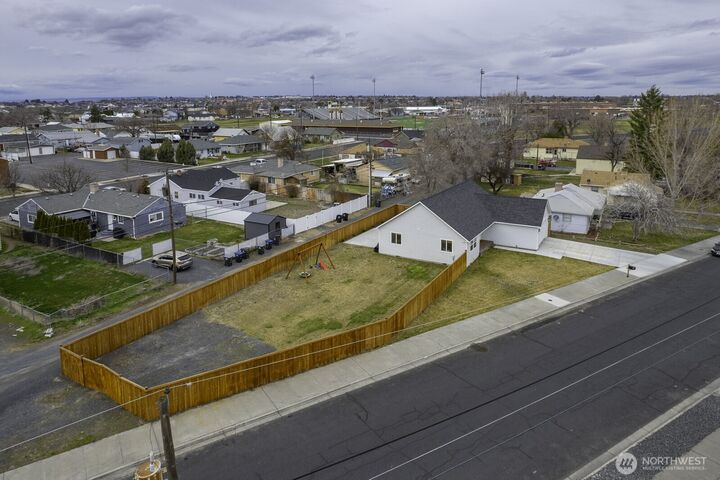 Property Photo: 1038 W Lakeside Drive WA 98837