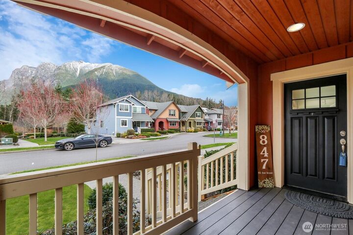 Property Photo: 847 NE 2nd Street WA 98045