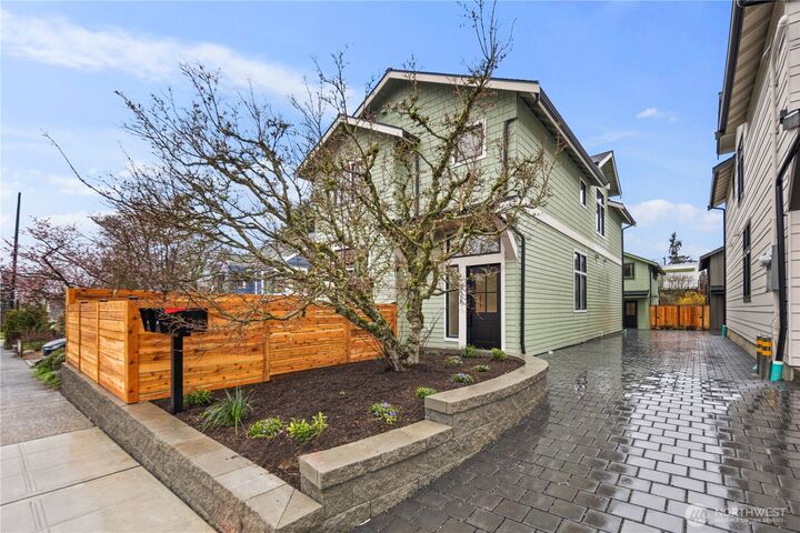 Property Photo:  522 NE 89th Street A  WA 98115 