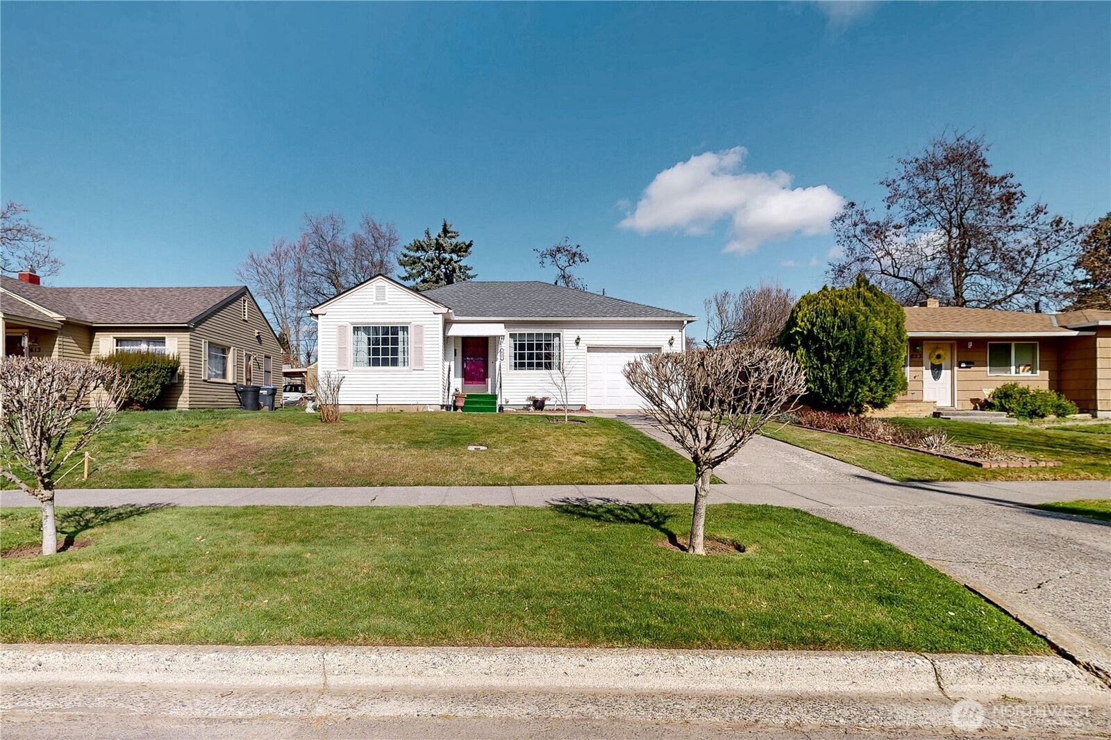 Property Photo:  617  Balm Street  WA 99362 