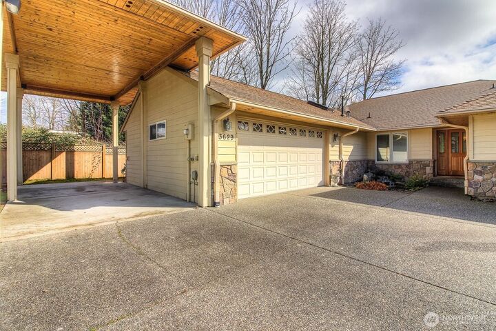Property Photo:  3629  Lincoln Way  WA 98087 