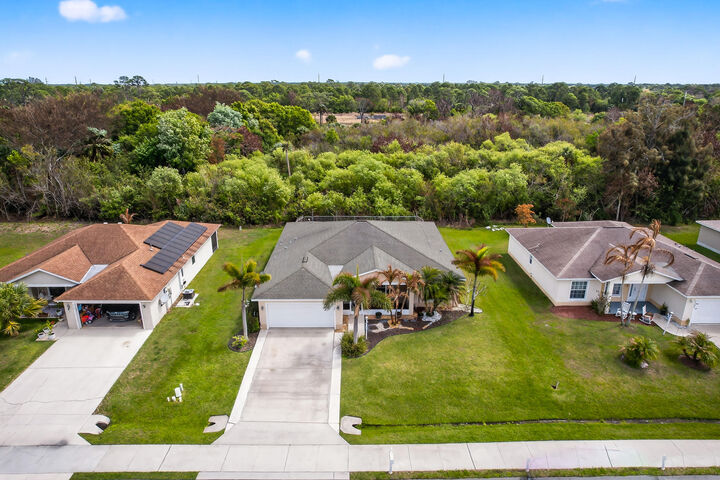 Property Photo: 6504 Las Palmas Way FL 34952