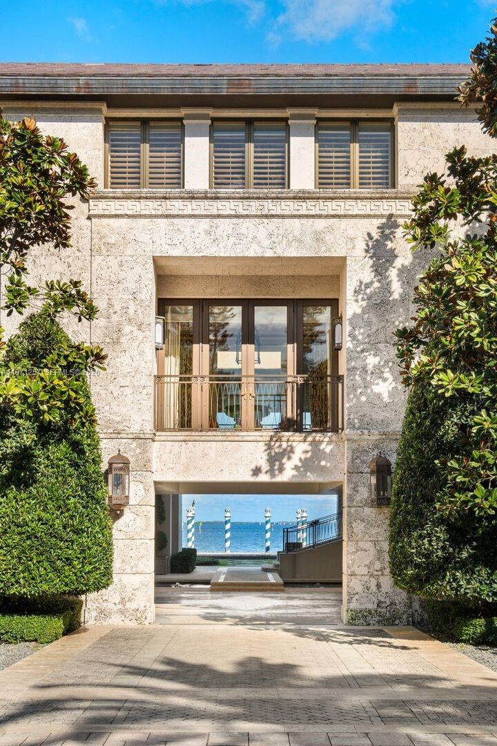 Property Photo:  10 Tahiti Beach Island Rd  FL 33143 