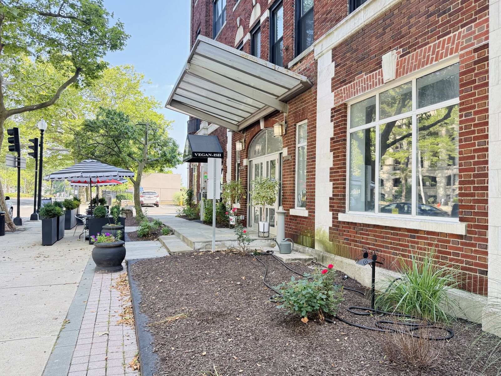 Property Photo: 881 Lafayette Boulevard 2H CT 06604