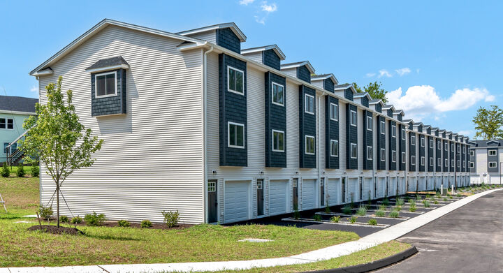 Property Photo:  33 Main Street 17  CT 06451 