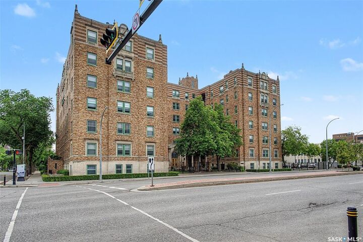 Property Photo: 2305 Victoria Avenue 214 SK S4P 0S7