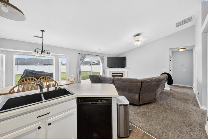 Property Photo:  8117 Kootenay Ct  WA 99301 