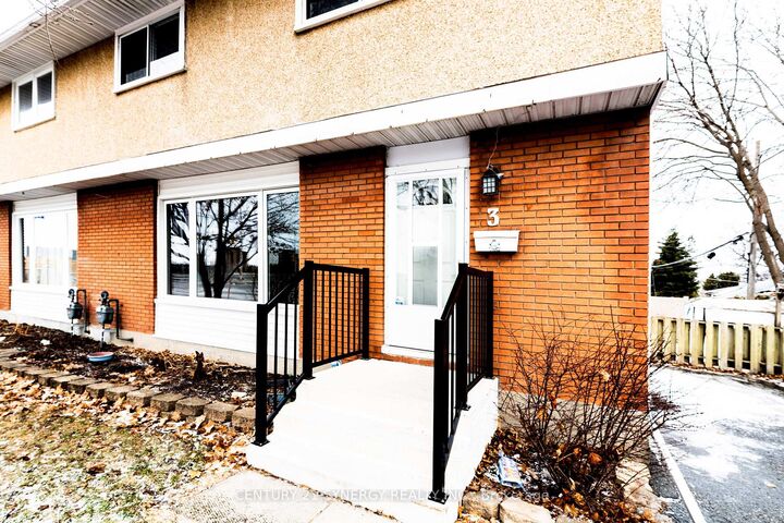 Property Photo:  3 Farlane Boulevard  ON K2E 5H1 