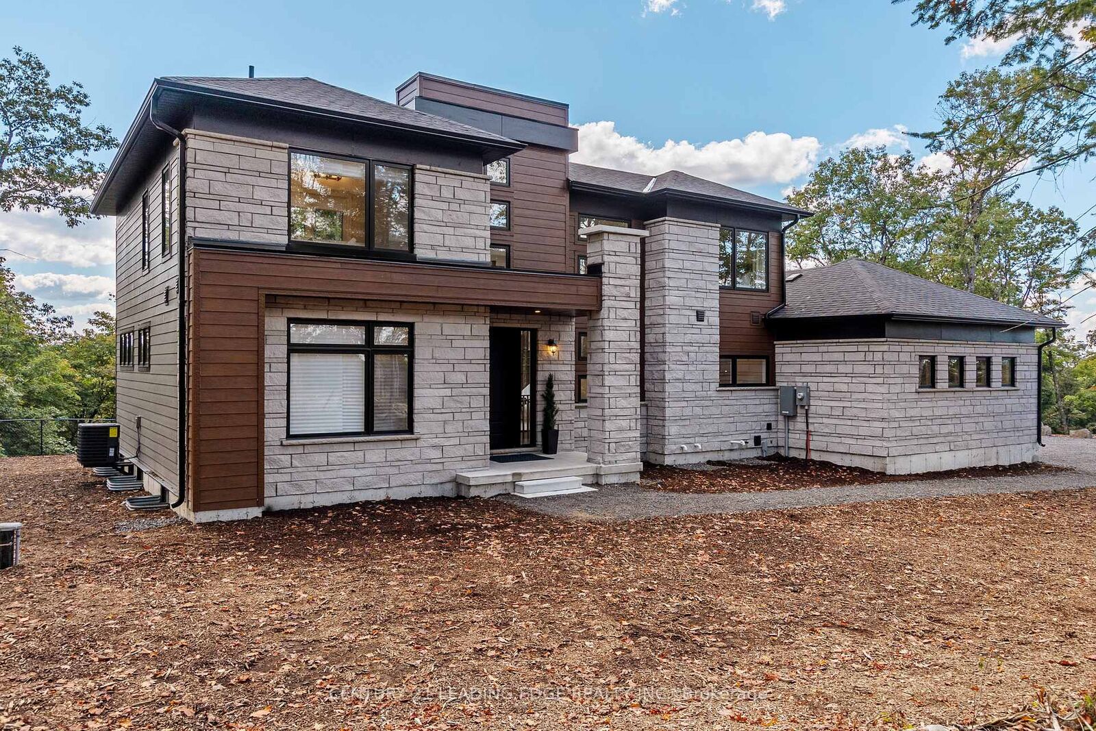 Property Photo:  1023 Kingsridge Court  ON P1H 0K1 