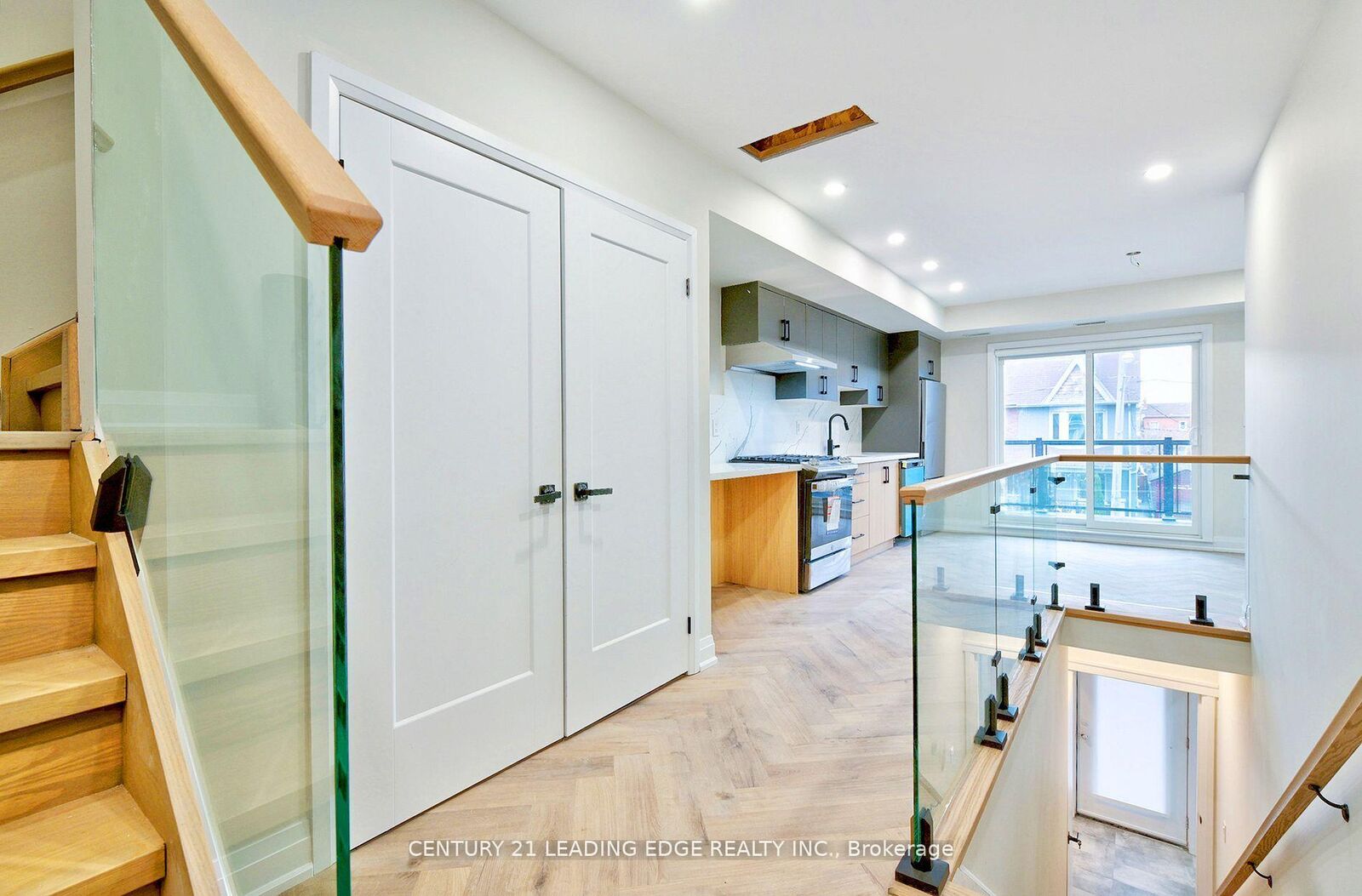 Photo de la propriété:  53 Boon Avenue Unit #2  ON M6E 3Z2 