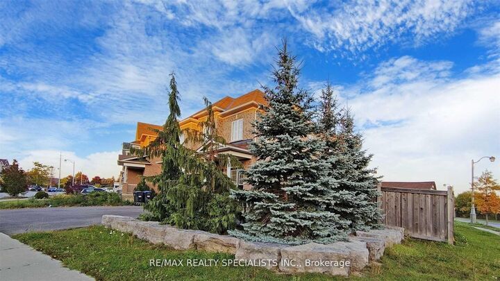 Property Photo: 92 Kettlewell Crescent ON L6R 0T1