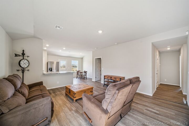 Property Photo:  715 N Dogwood Avenue  OK 74421 