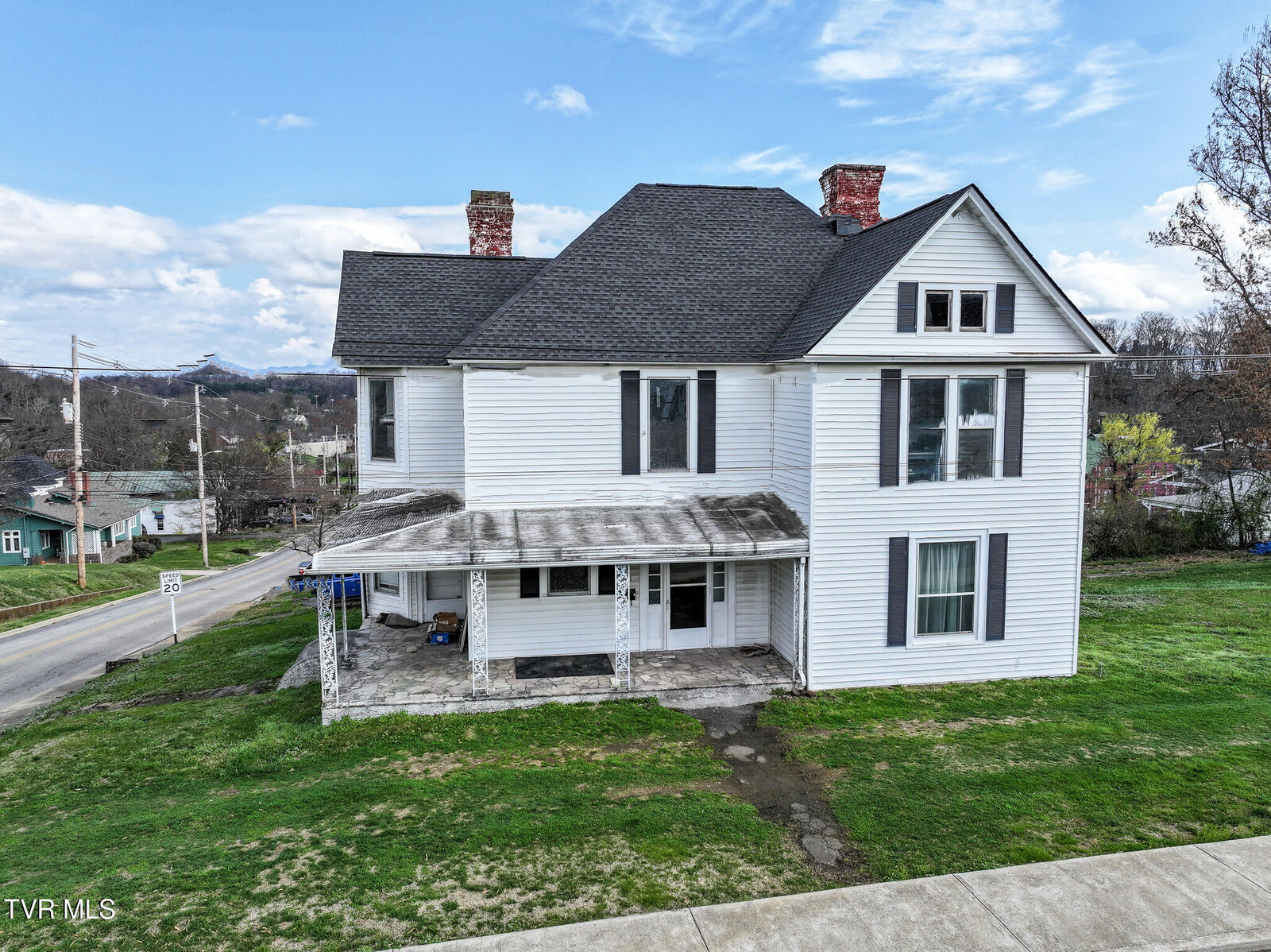 Property Photo: 301 South Irish Street TN 37743