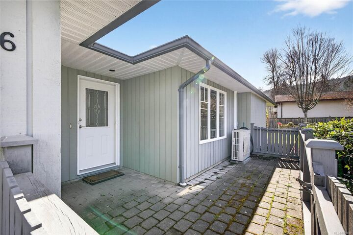 Property Photo: 235 Park Dr #6 BC V8K 2R6