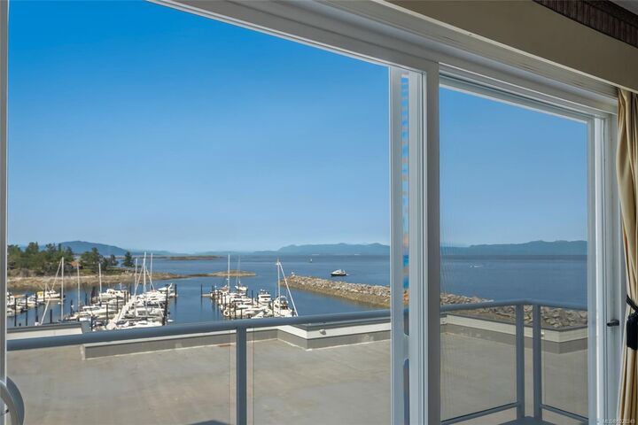 Property Photo: 3555 Outrigger Rd #403 BC V9P 9K1